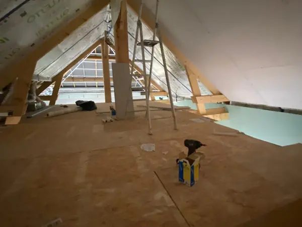 Combles isolés avec membrane pare-vapeur
