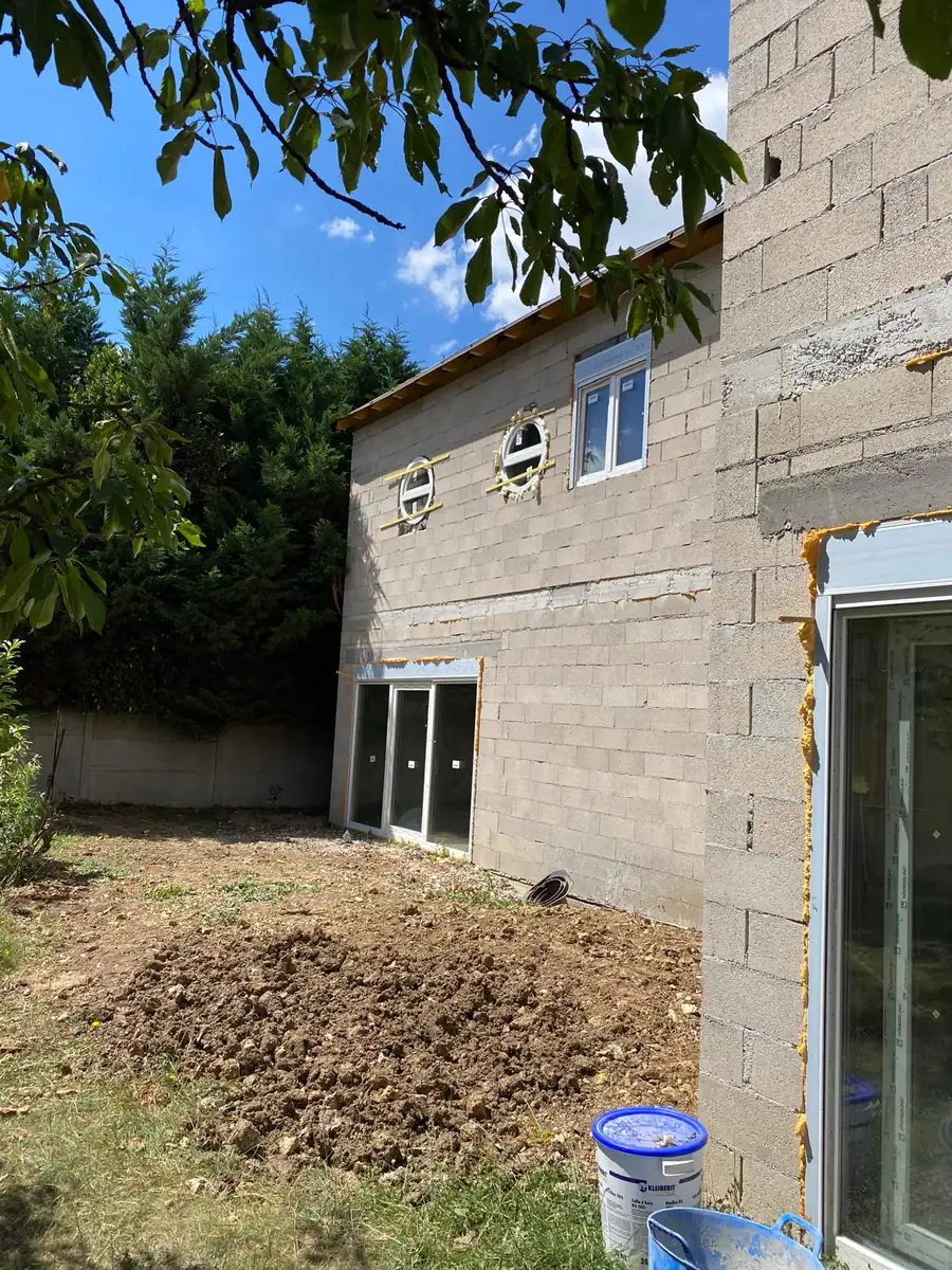 Extension de maison montée en parpaings