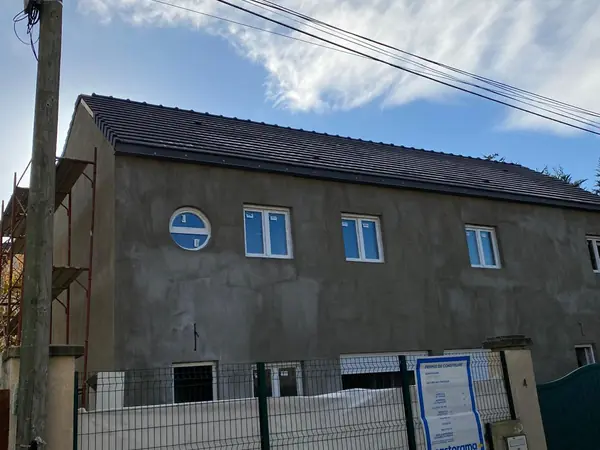 Façade de maison enduite