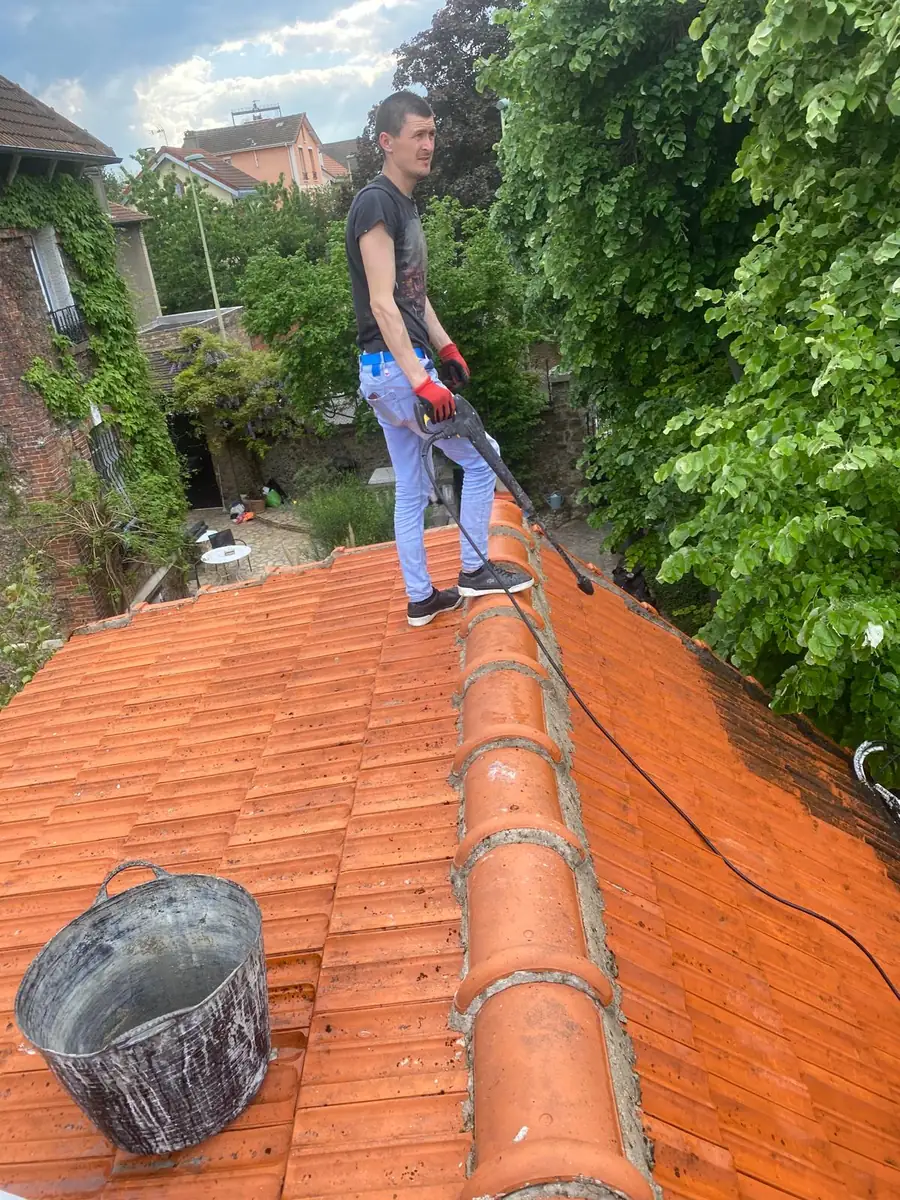 Réfection du faîtage d’une toiture en tuiles