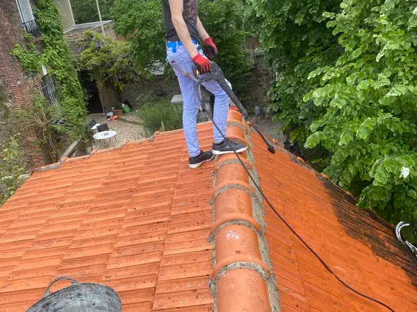 Réfection du faîtage d’une toiture en tuiles