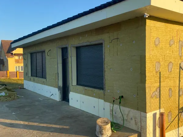 Isolation thermique par l’extérieur d’une maison de plain-pied