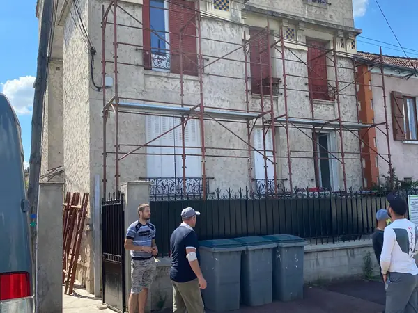 Échafaudage pour le ravalement d’un immeuble