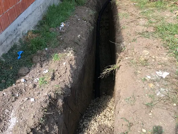 Tranchée ouverte pour le passage des réseaux